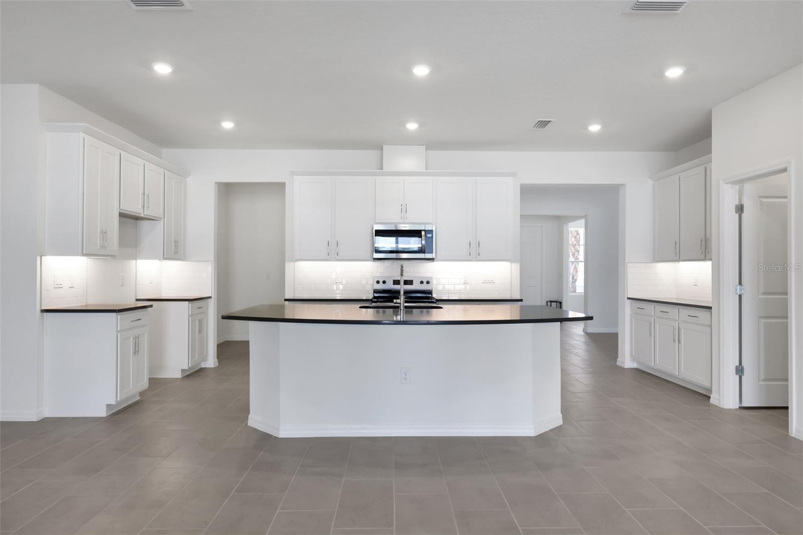 17534 VALLEYWOOD PKWY, LAND O LAKES, FL, 34638