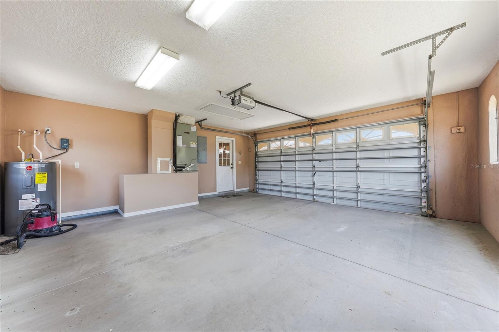 14433 LAKE YALE RD, UMATILLA, FL, 32784