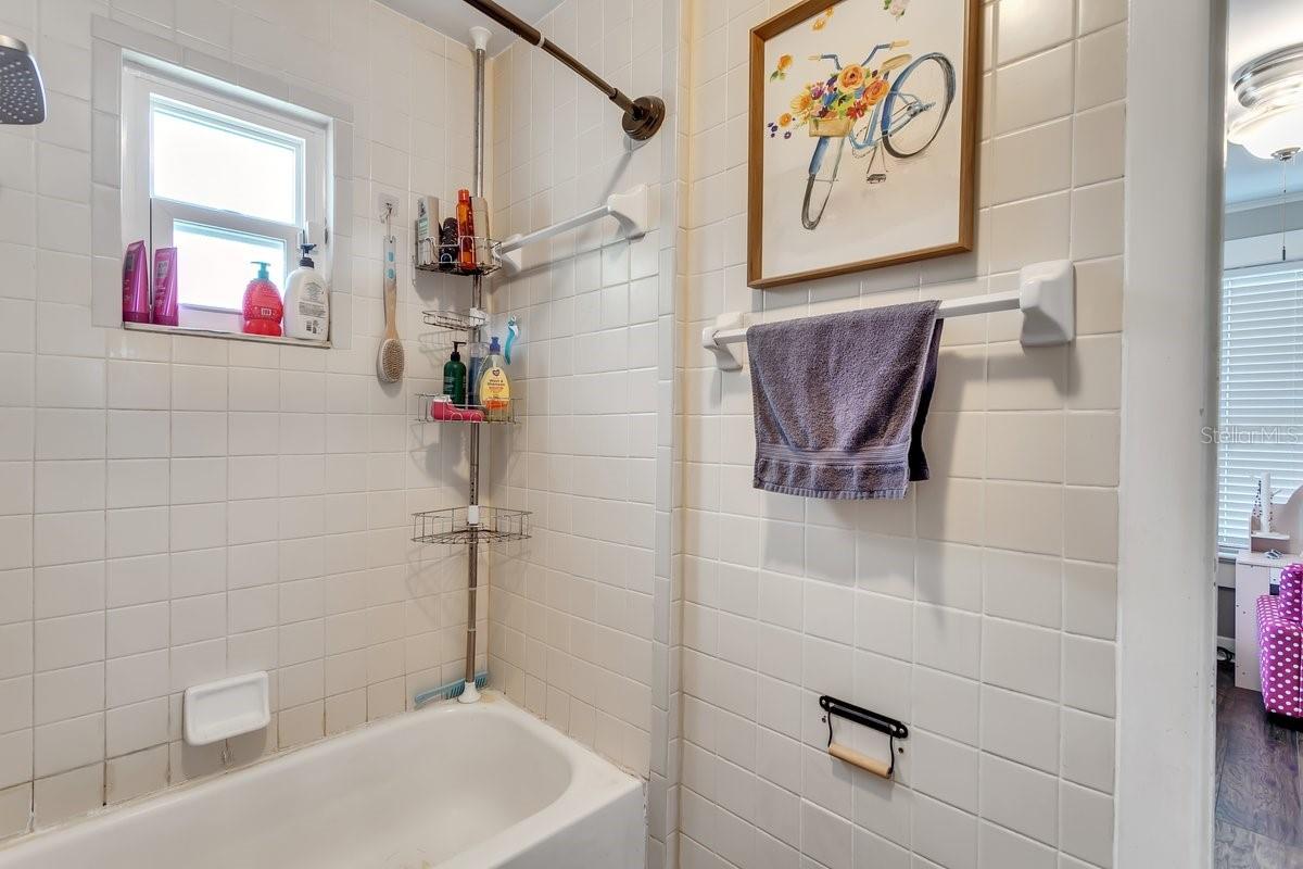 801 E LOUISIANA AVE, TAMPA, FL, 33603