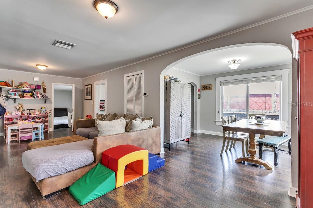 801 E LOUISIANA AVE, TAMPA, FL, 33603