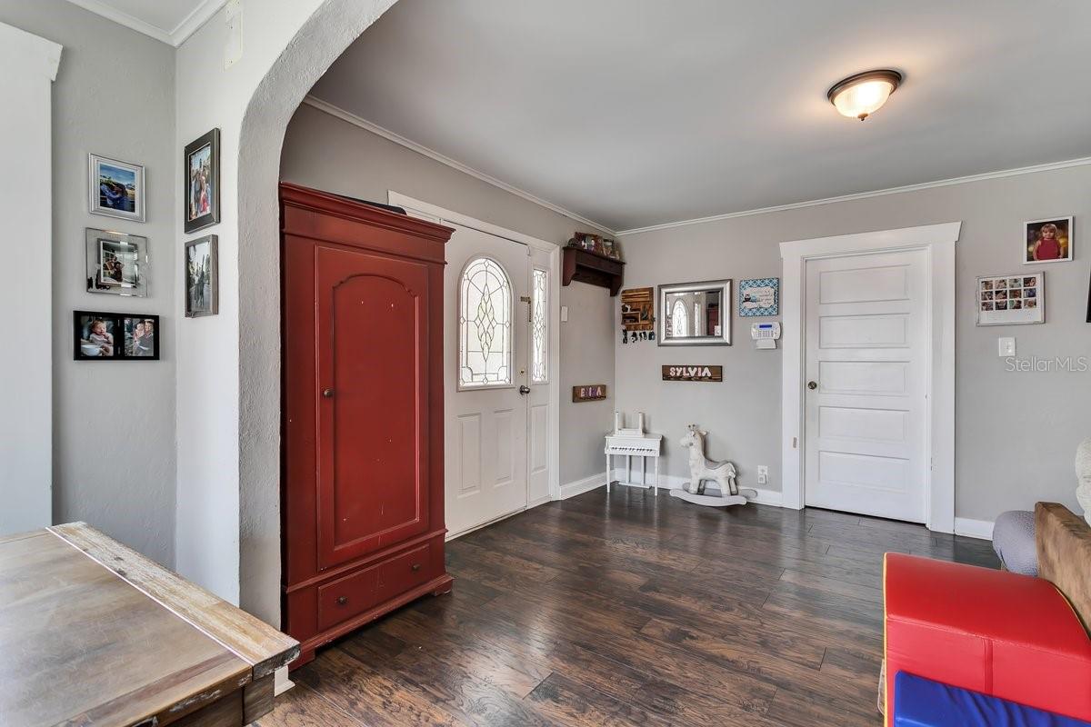 801 E LOUISIANA AVE, TAMPA, FL, 33603