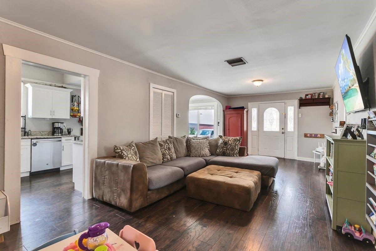 801 E LOUISIANA AVE, TAMPA, FL, 33603