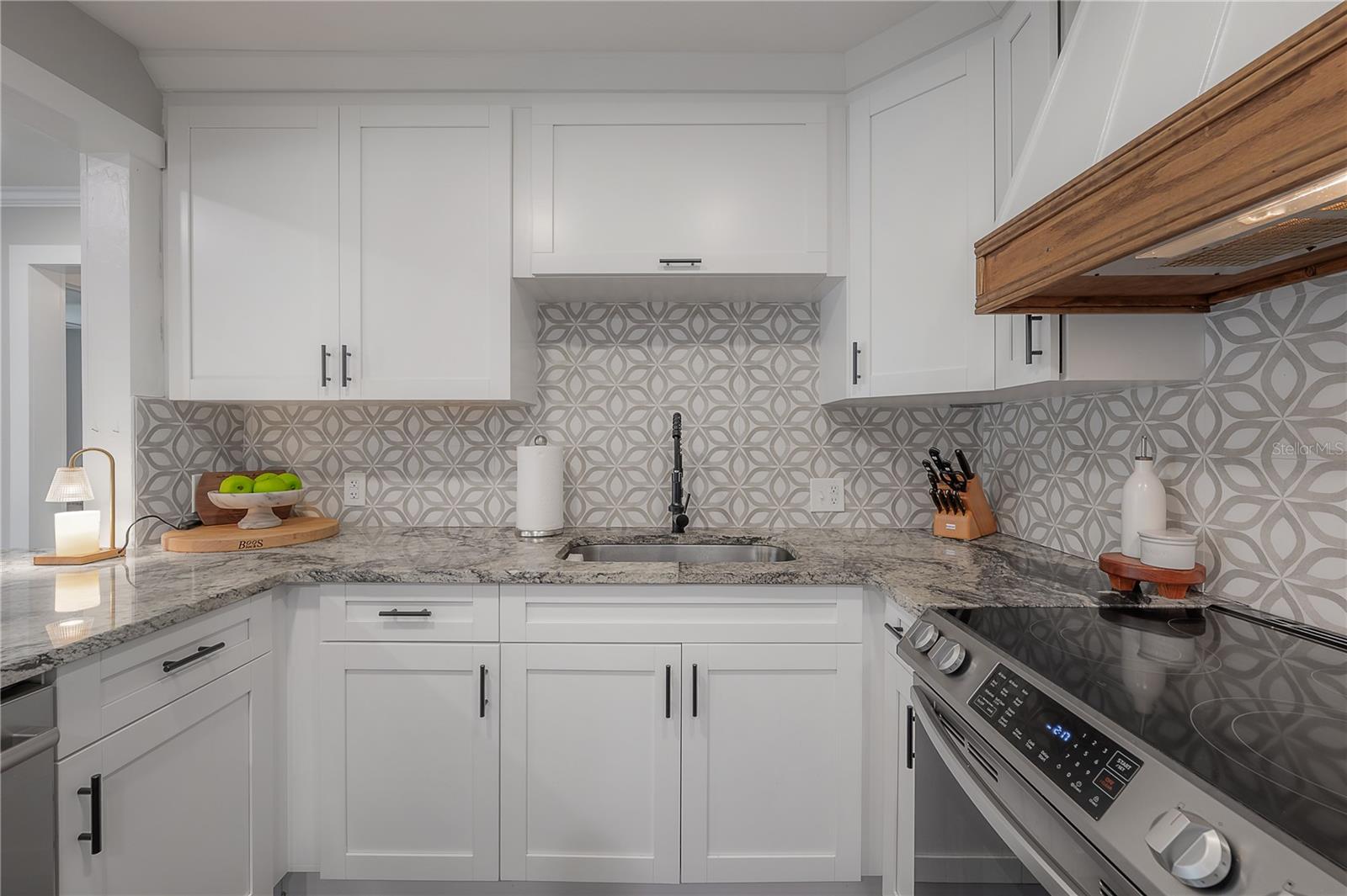 3401 W VAN BUREN DR, TAMPA, FL, 33611
