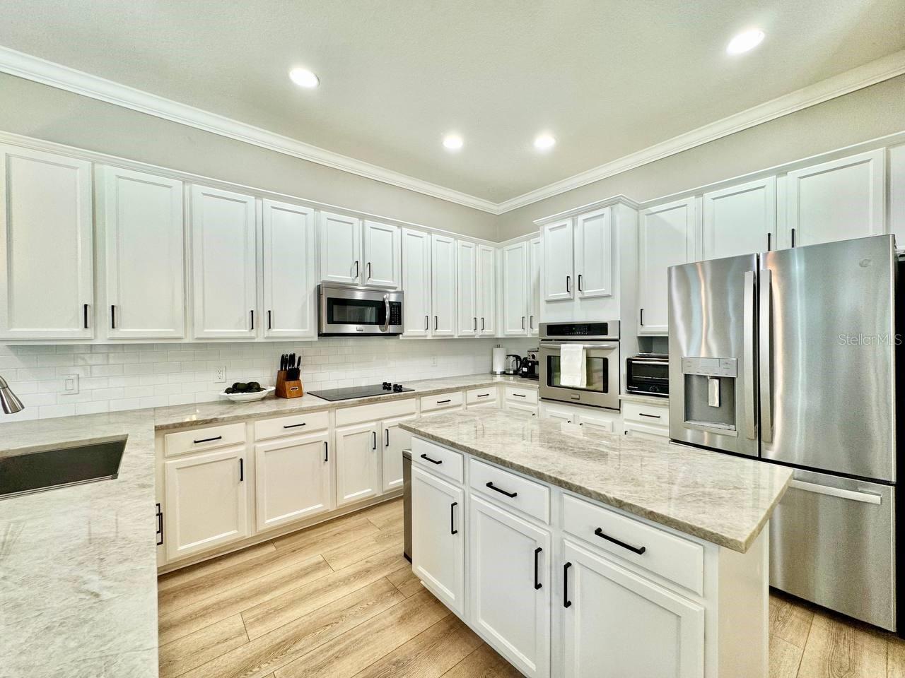 18711 CHAVILLE RD, LUTZ, FL, 33558