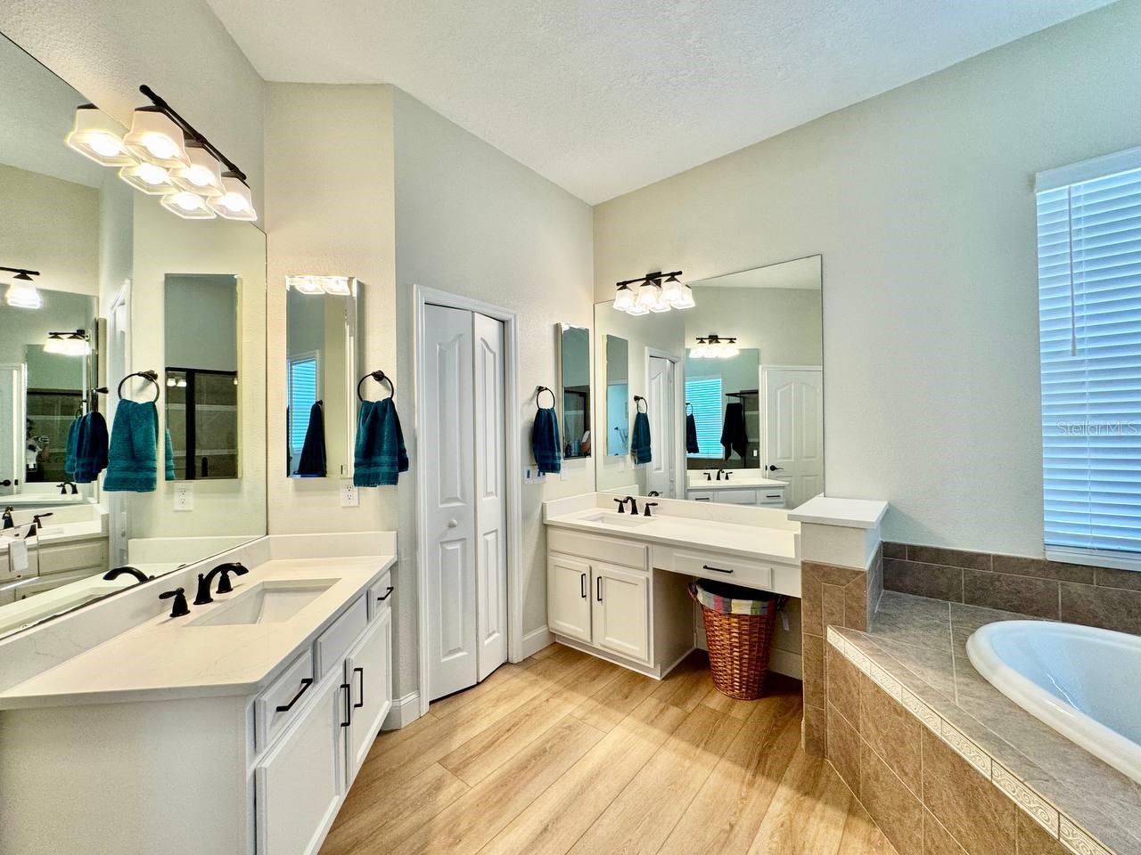 18711 CHAVILLE RD, LUTZ, FL, 33558