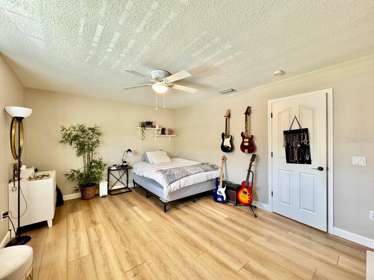 18711 CHAVILLE RD, LUTZ, FL, 33558
