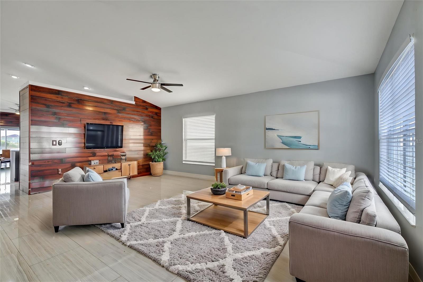 8105 TAR HOLLOW DR, GIBSONTON, FL, 33534