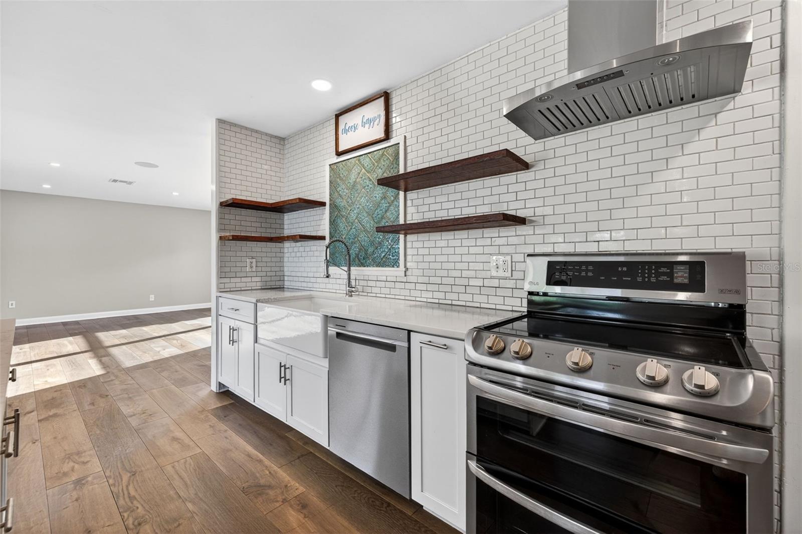 4200 BEACH DR SE, ST PETERSBURG, FL, 33705