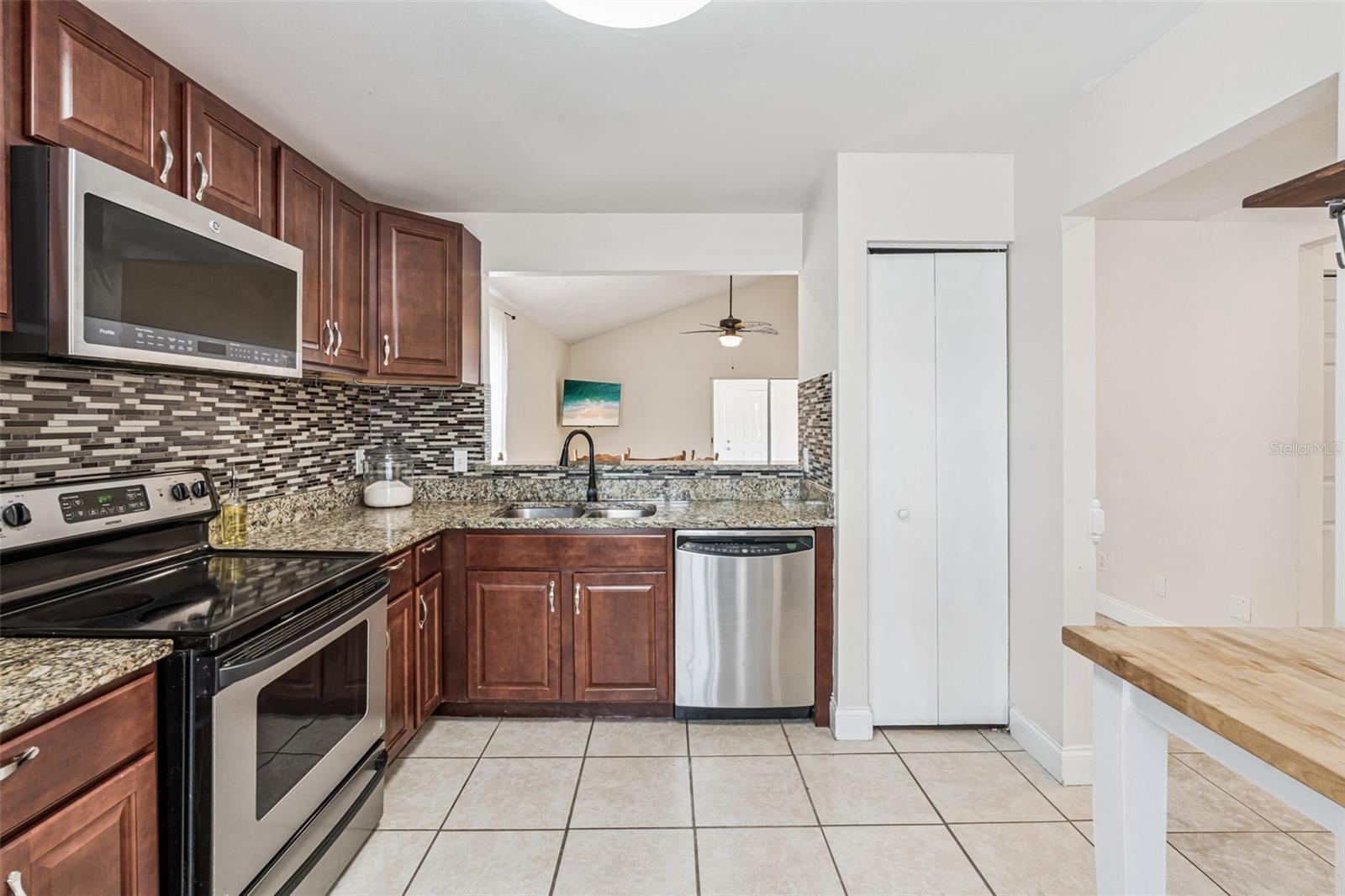 596 SWALLOW CT, APOPKA, FL, 32712