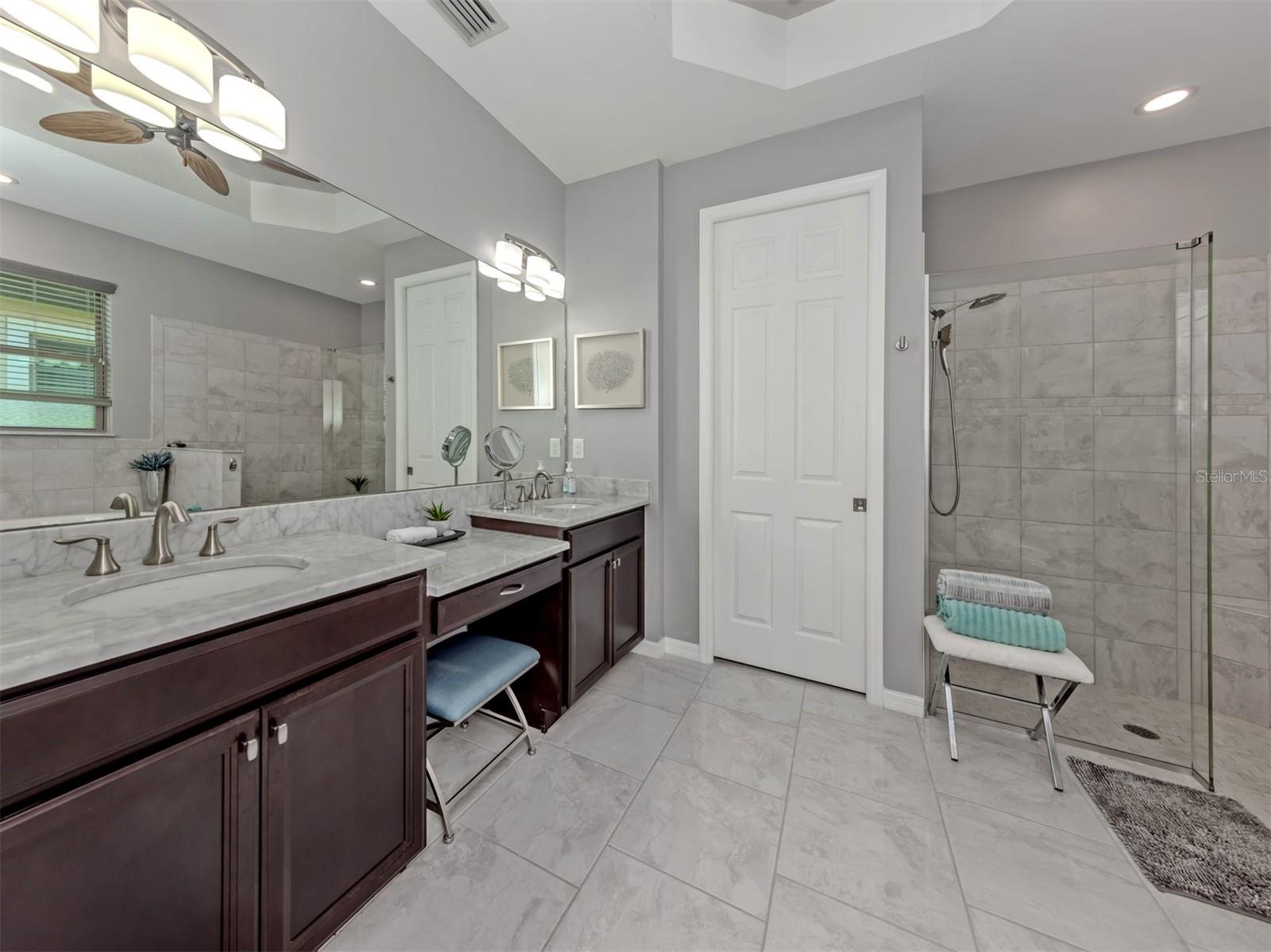 160 MARAVIYA BLVD, NOKOMIS, FL, 34275