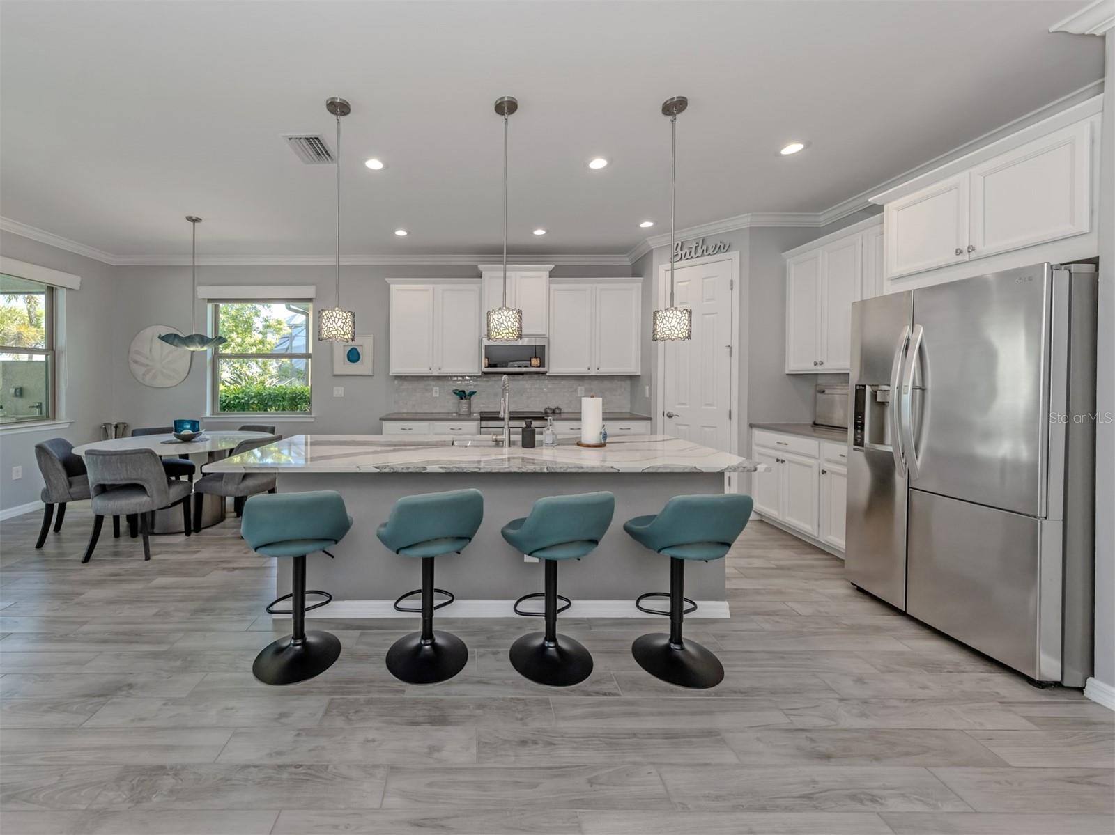 160 MARAVIYA BLVD, NOKOMIS, FL, 34275