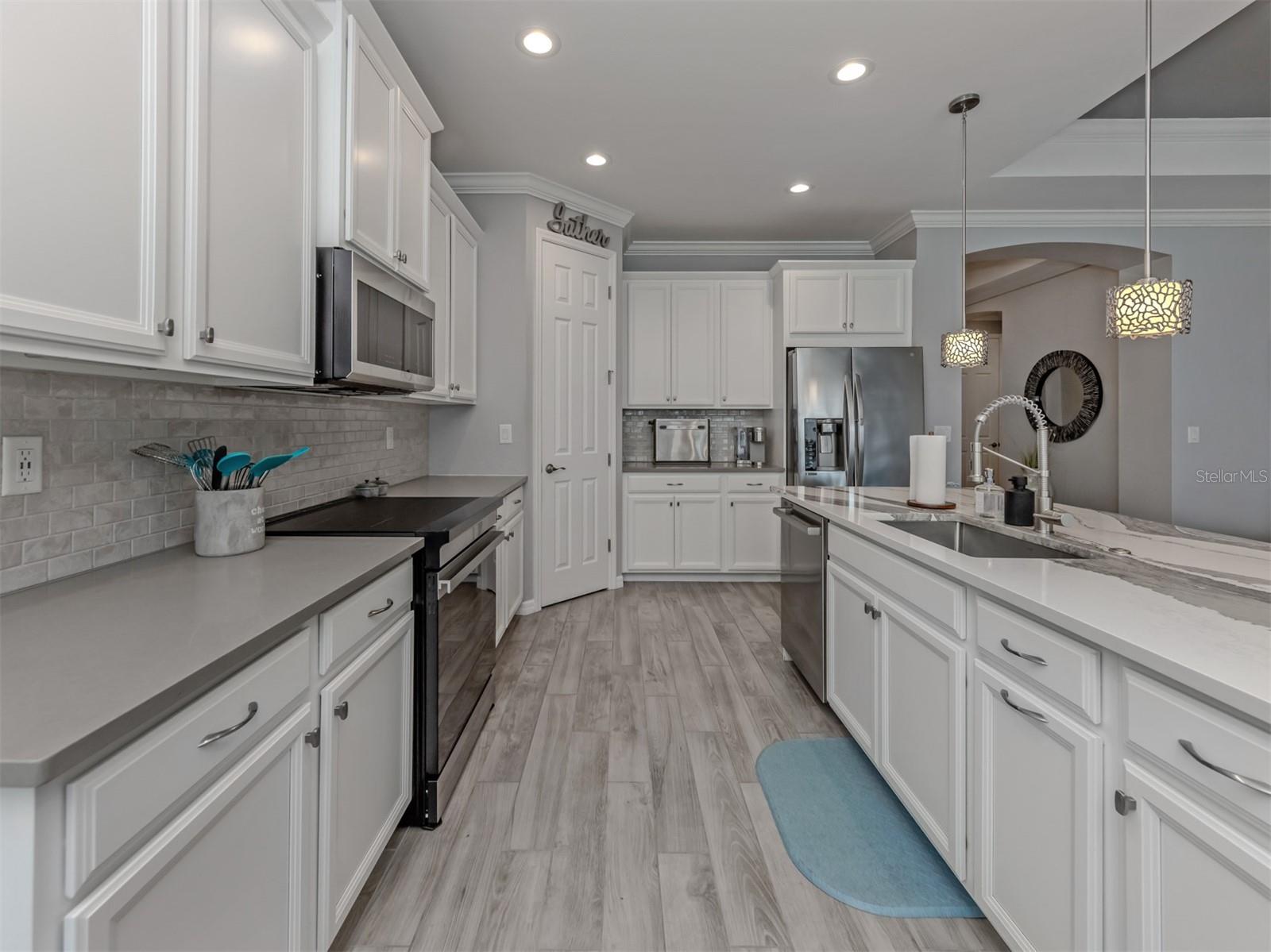 160 MARAVIYA BLVD, NOKOMIS, FL, 34275