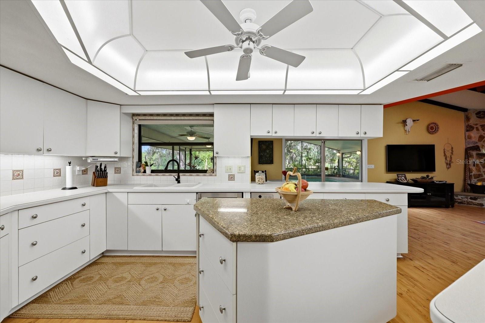 5850 VANDERIPE RD, SARASOTA, FL, 34241
