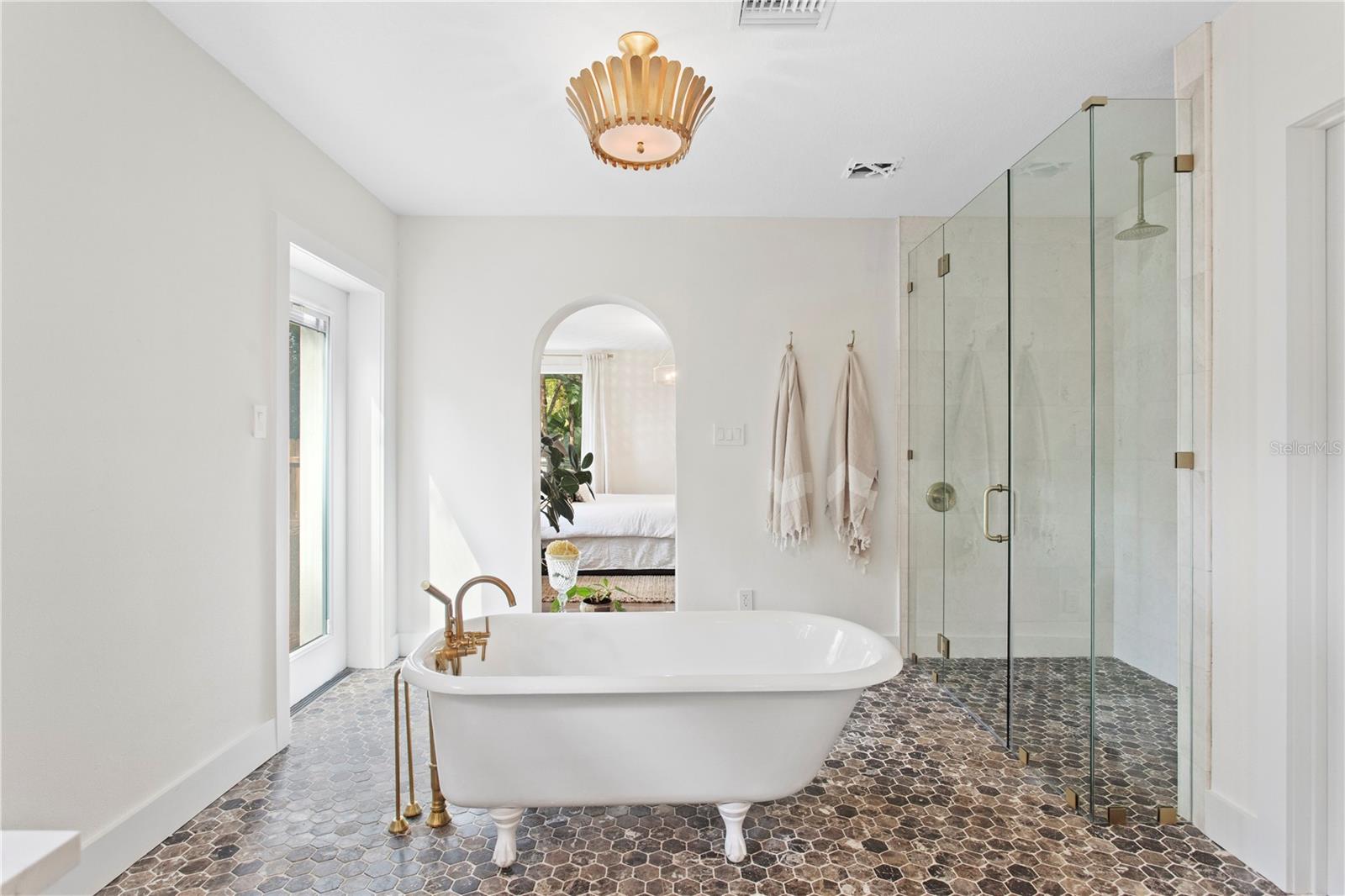 1311 E PARK CIR, TAMPA, FL, 33604