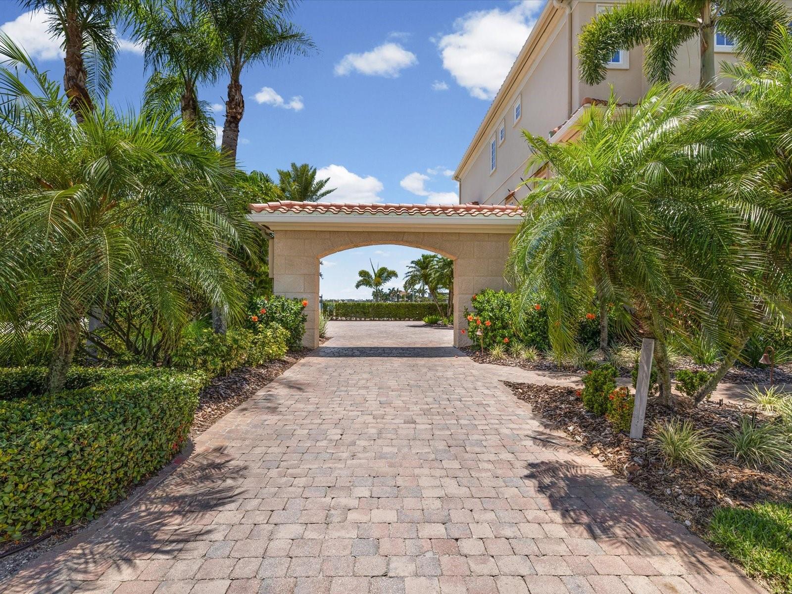 6224 PASADENA POINT BLVD, GULFPORT, FL, 33707