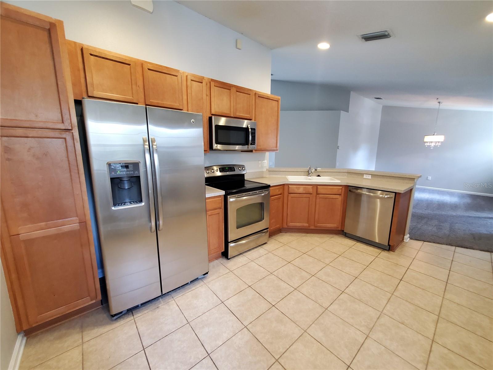 2215 KINGS PALACE DR, RIVERVIEW, FL, 33578