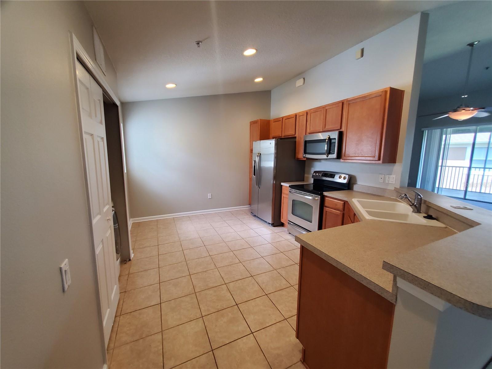 2215 KINGS PALACE DR, RIVERVIEW, FL, 33578