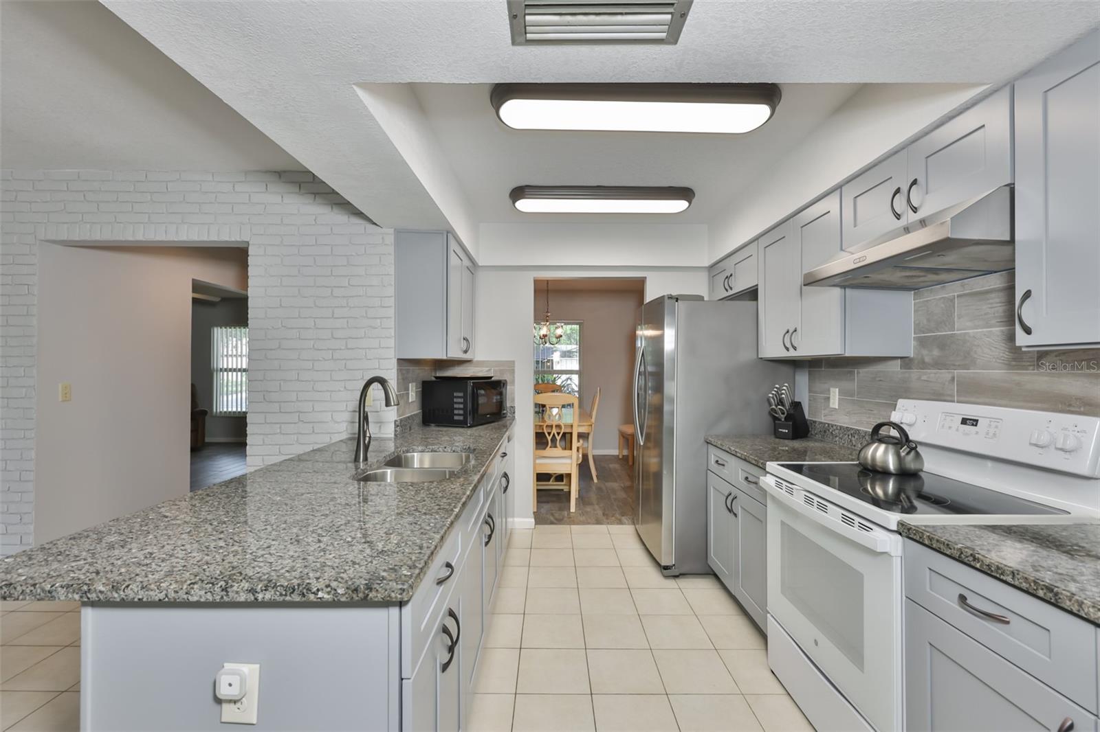 3718 SAND PEBBLE DR, VALRICO, FL, 33596