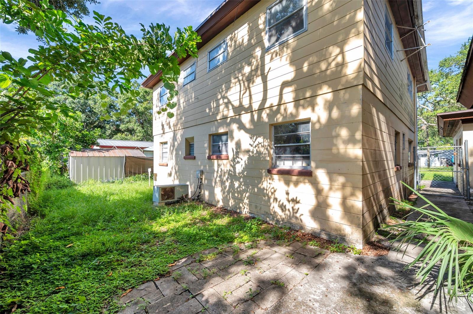 TB8513077 Property Photo