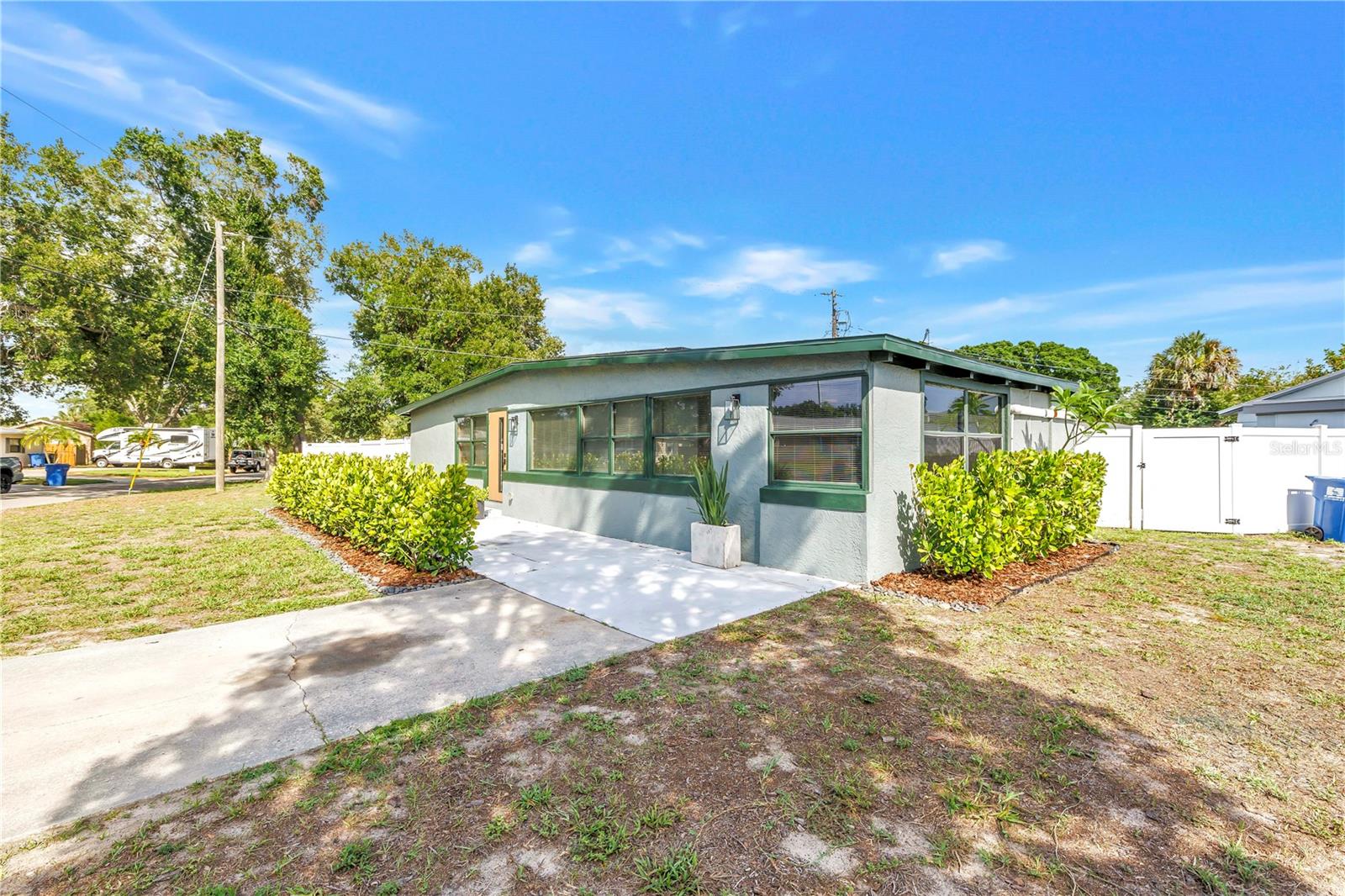 7599 MEADOWLAWN DR N, ST PETERSBURG, FL, 33702