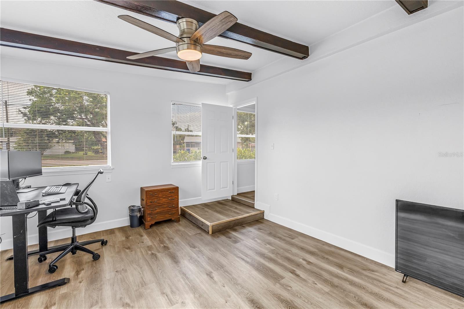 7599 MEADOWLAWN DR N, ST PETERSBURG, FL, 33702