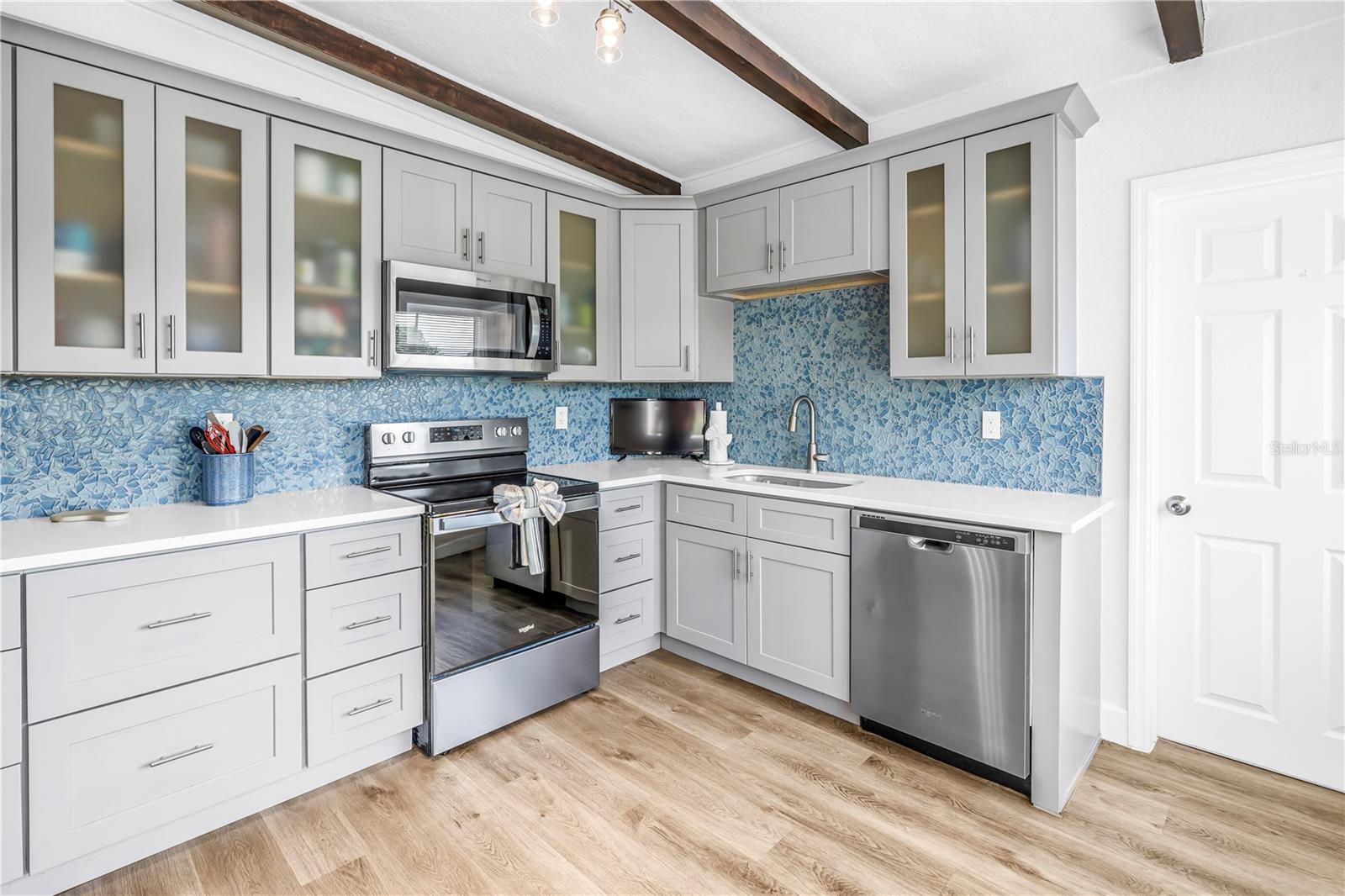 7599 MEADOWLAWN DR N, ST PETERSBURG, FL, 33702