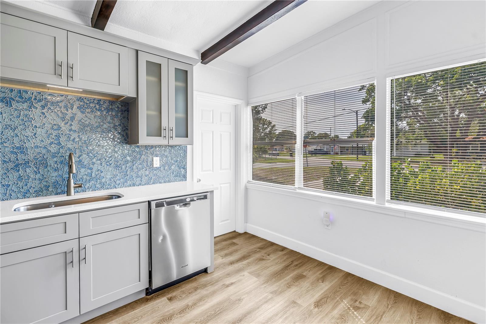 7599 MEADOWLAWN DR N, ST PETERSBURG, FL, 33702