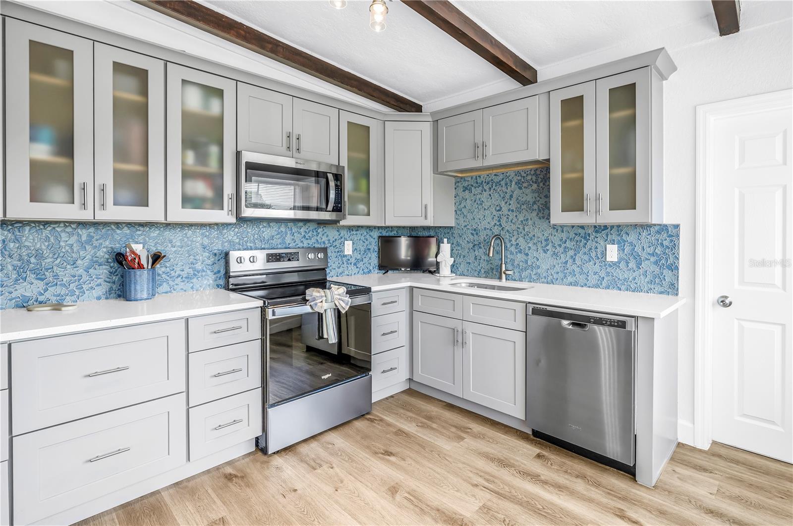 7599 MEADOWLAWN DR N, ST PETERSBURG, FL, 33702