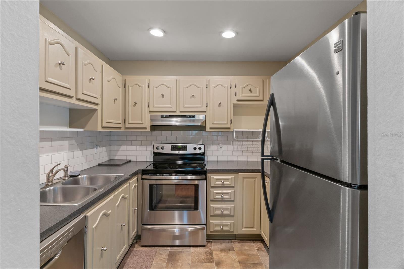 12102 BOYNTON LN #B, NEW PORT RICHEY, FL, 34654