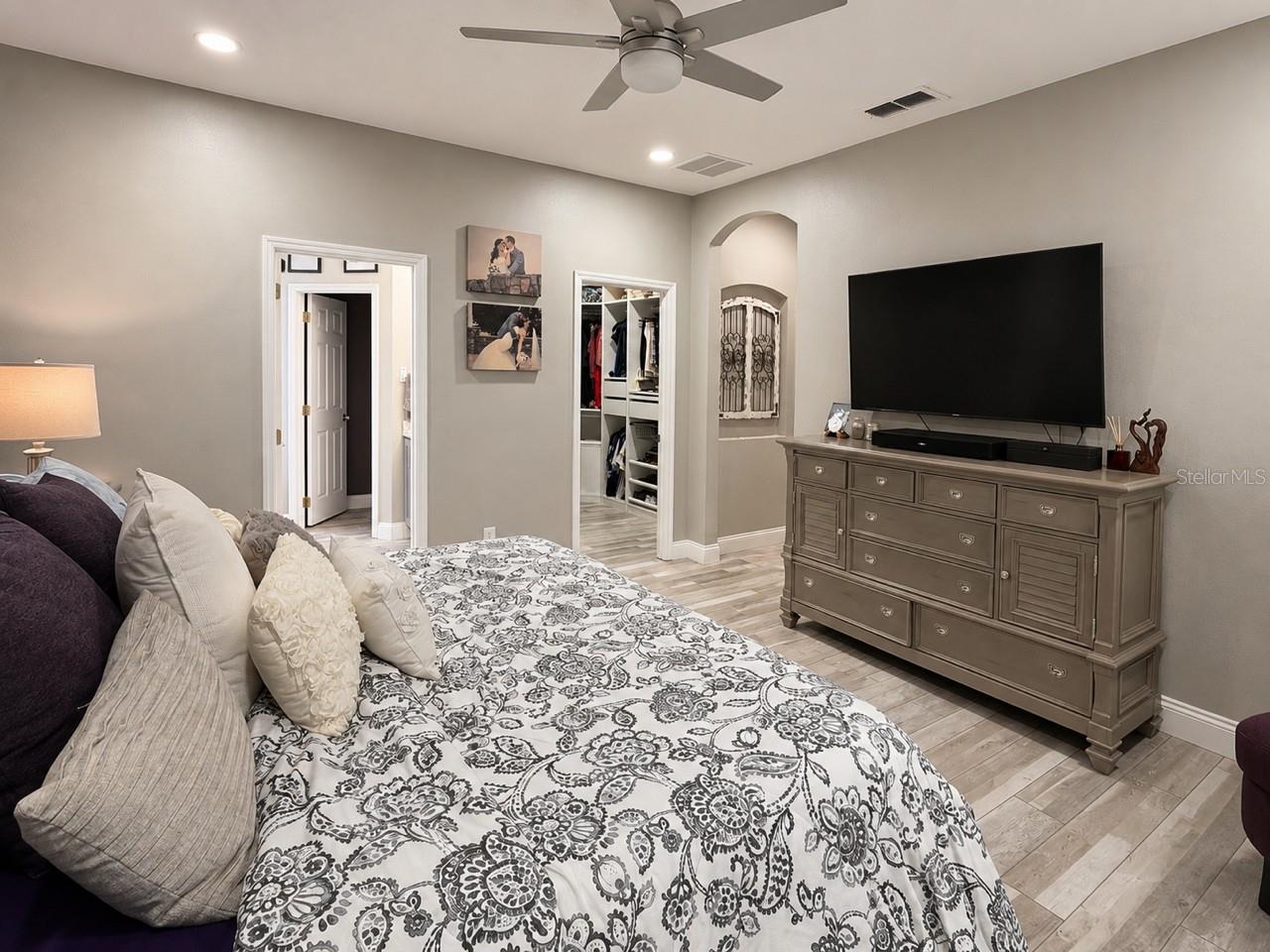 9880 TIVOLI CHASE DR, ORLANDO, FL, 32829