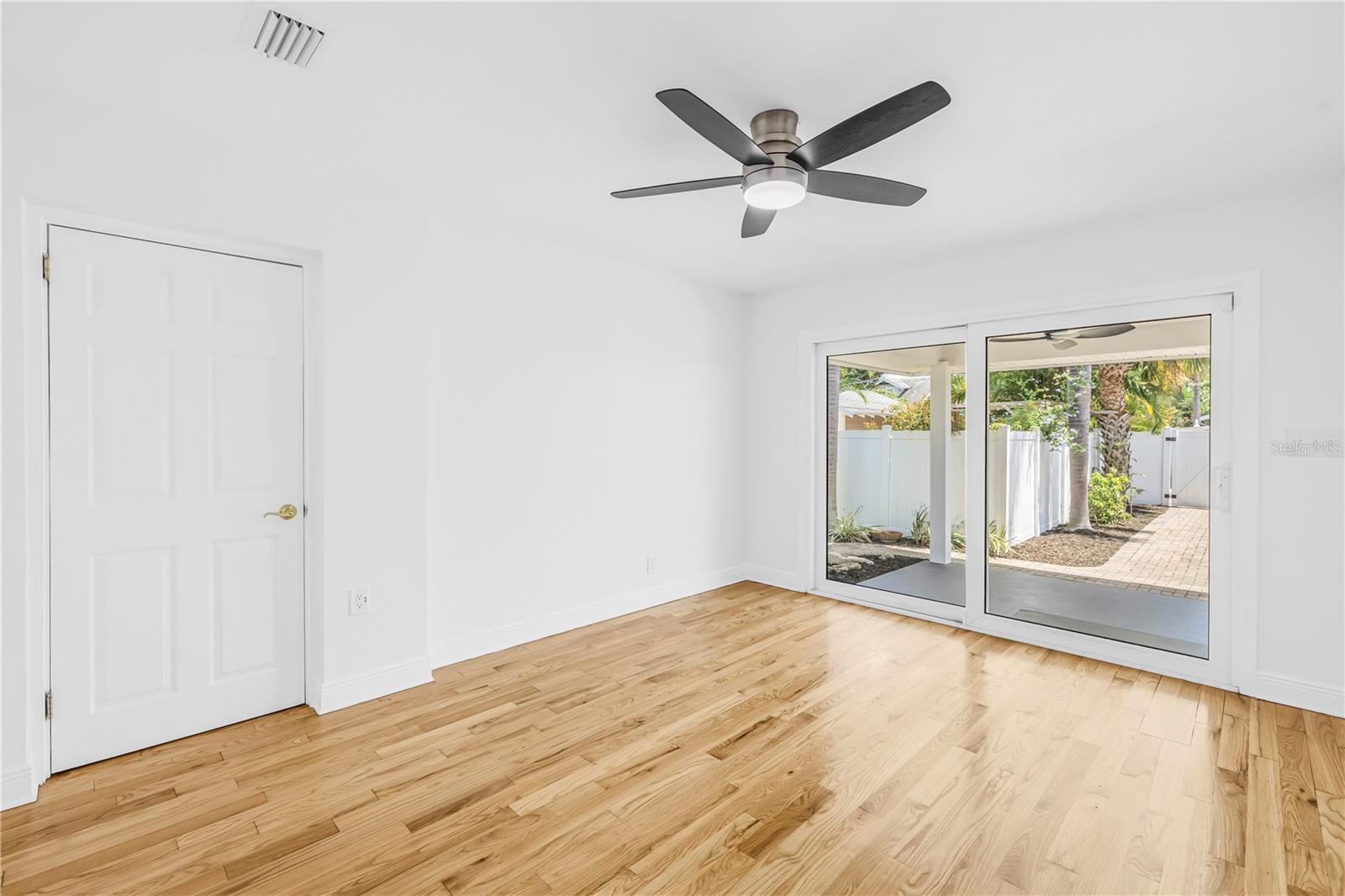 348 11TH AVE NE, ST PETERSBURG, FL, 33701