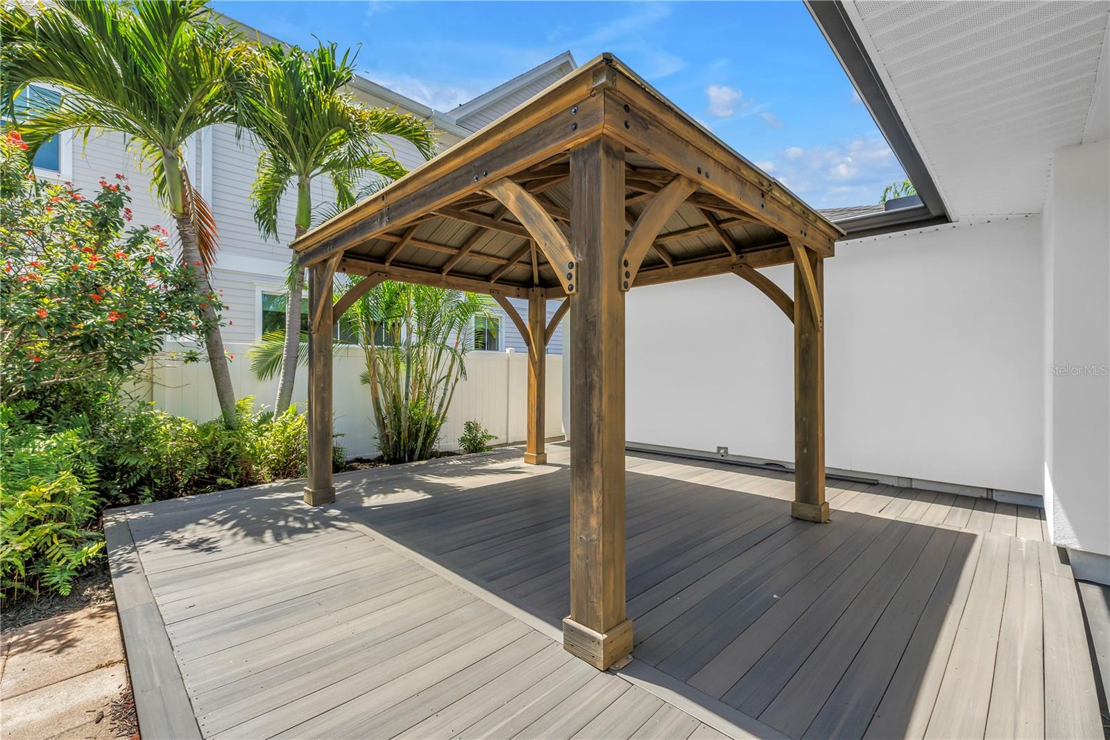 348 11TH AVE NE, ST PETERSBURG, FL, 33701