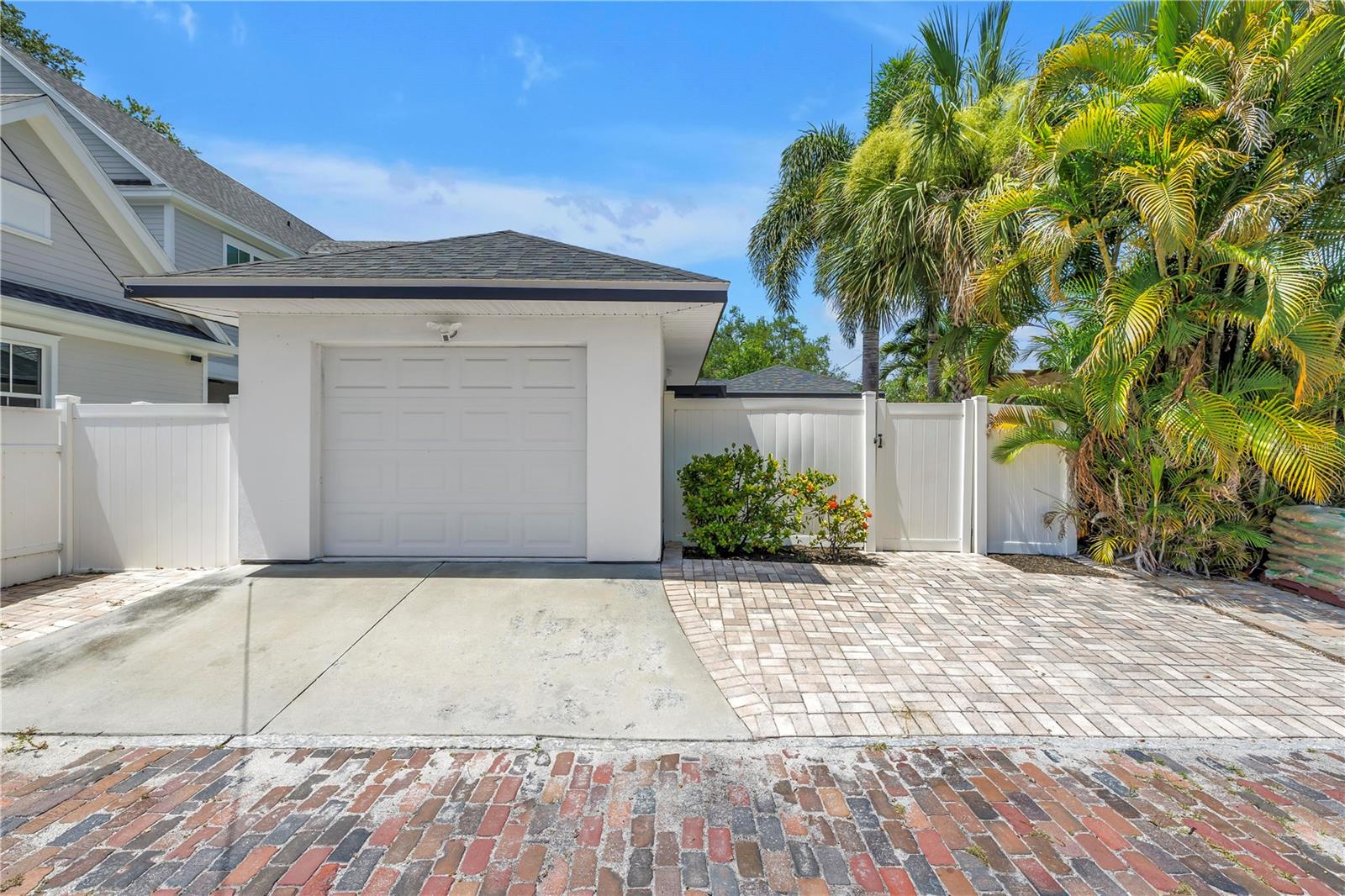 348 11TH AVE NE, ST PETERSBURG, FL, 33701