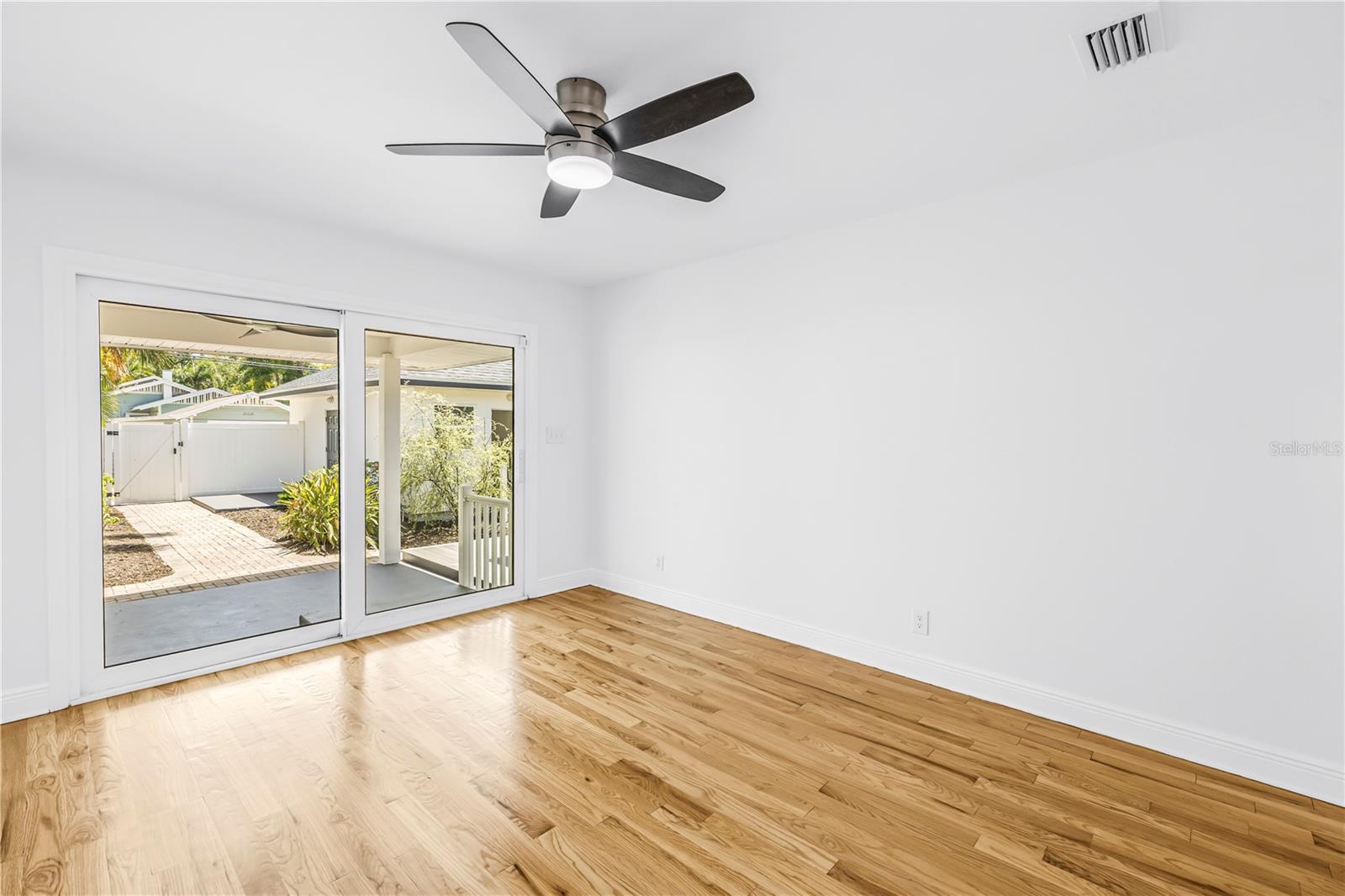 348 11TH AVE NE, ST PETERSBURG, FL, 33701