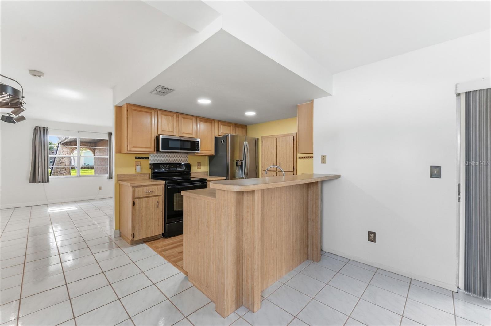 611 TANGERINE DR, OLDSMAR, FL, 34677