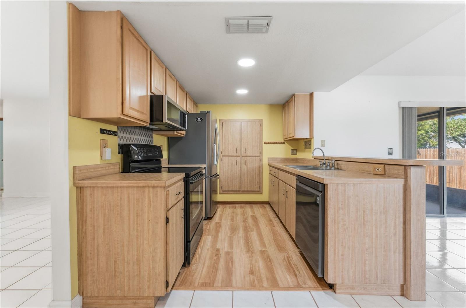611 TANGERINE DR, OLDSMAR, FL, 34677