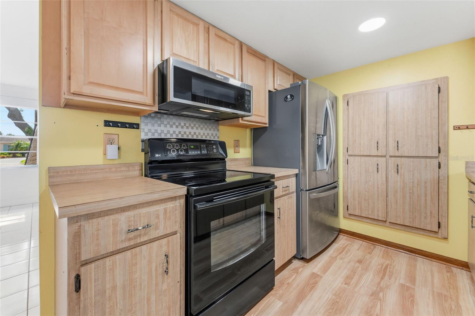 611 TANGERINE DR, OLDSMAR, FL, 34677