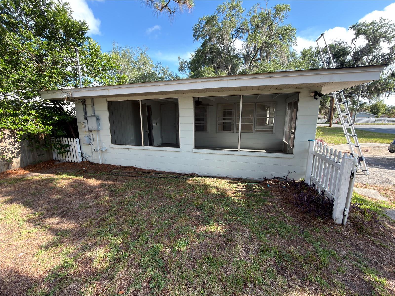 111 S RHODES ST, MOUNT DORA, FL, 32757