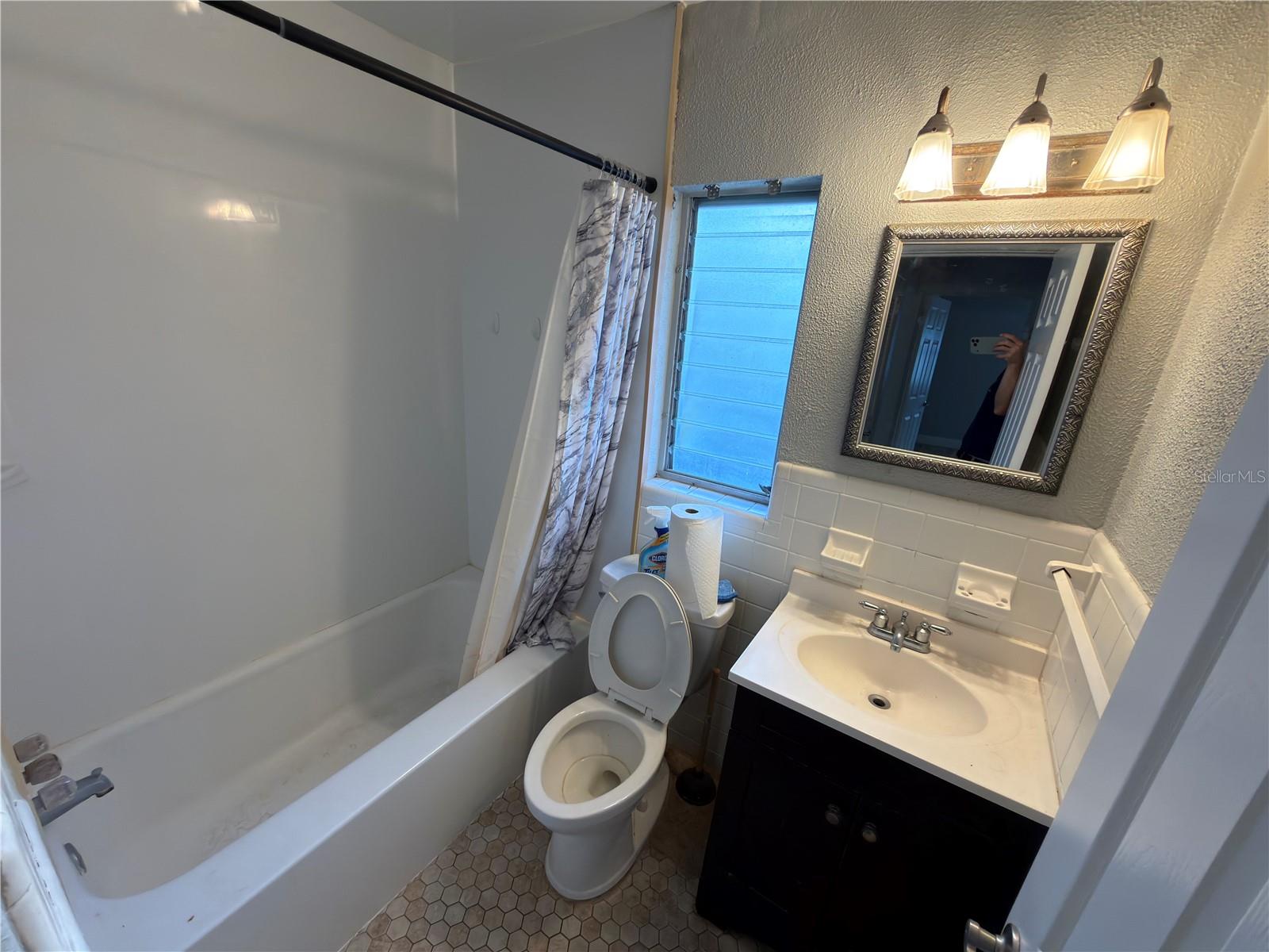 111 S RHODES ST, MOUNT DORA, FL, 32757