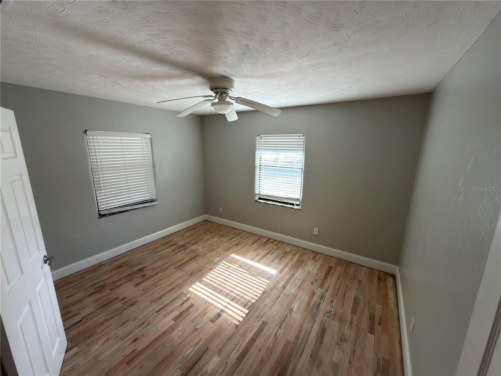 111 S RHODES ST, MOUNT DORA, FL, 32757