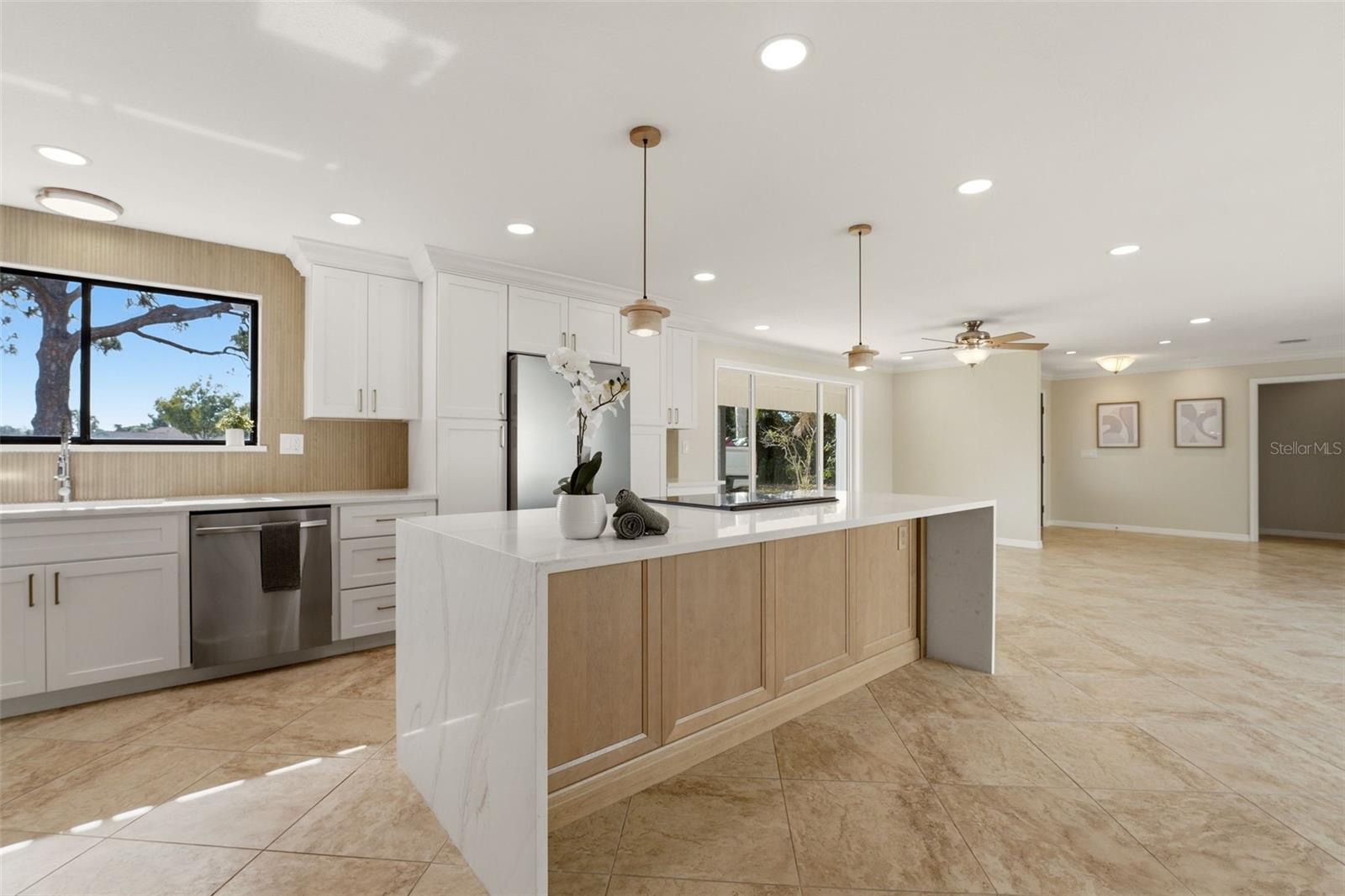 2180 W DOLPHIN DR, ENGLEWOOD, FL, 34223