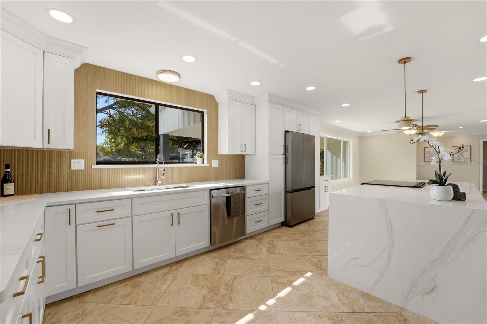 2180 W DOLPHIN DR, ENGLEWOOD, FL, 34223