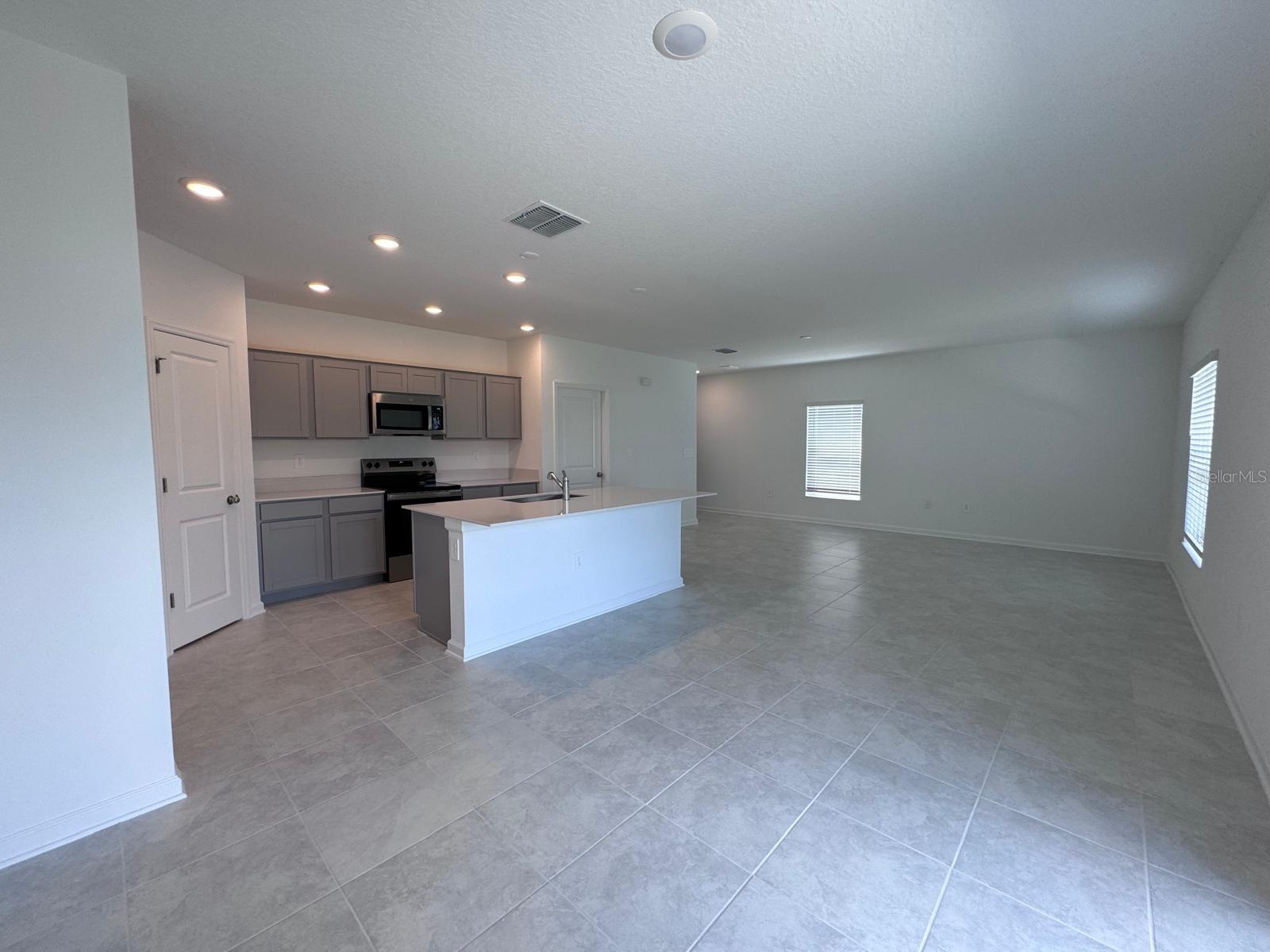 1033 WATERFALL BLVD, DAVENPORT, FL, 33837