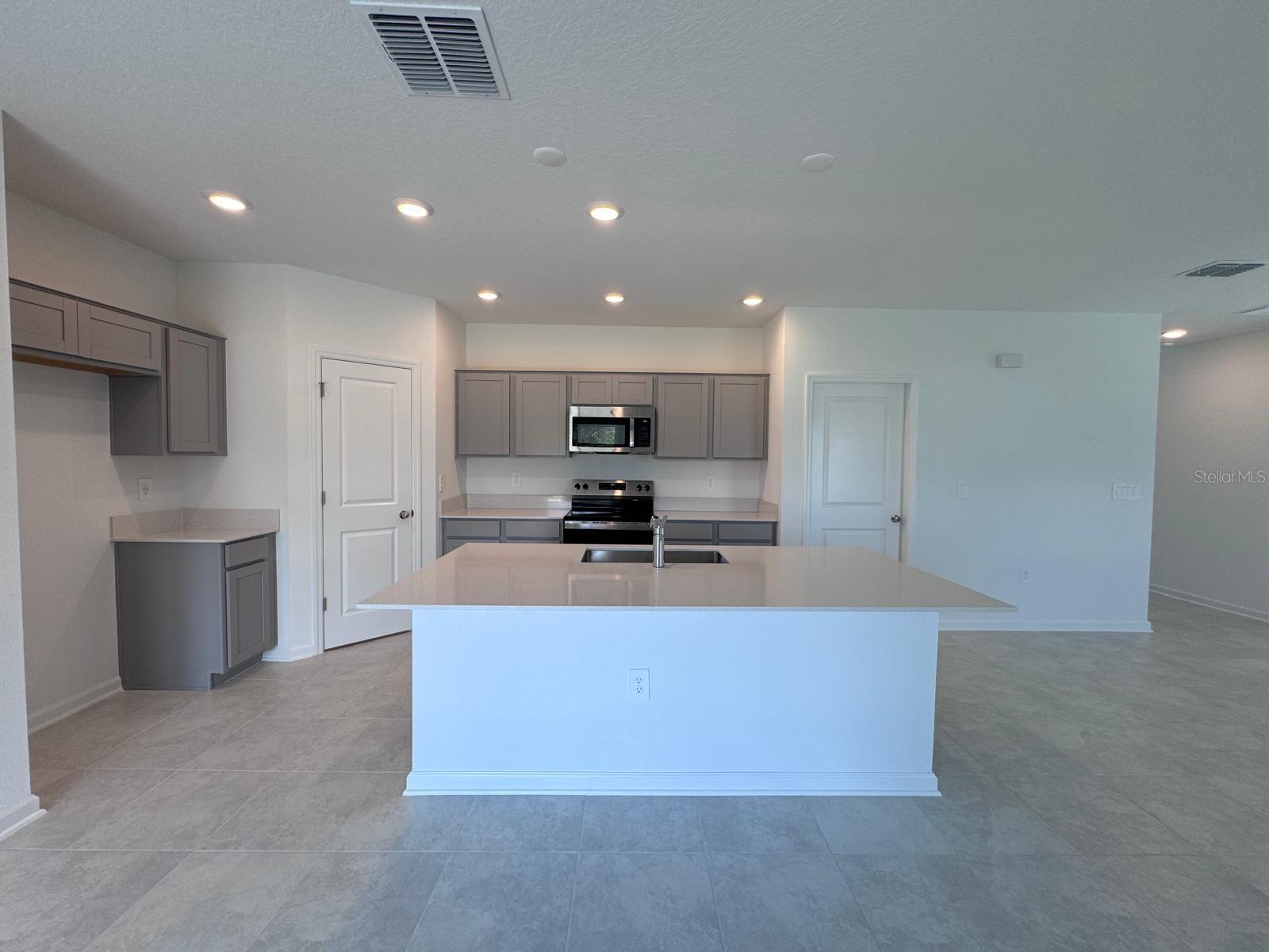 1033 WATERFALL BLVD, DAVENPORT, FL, 33837