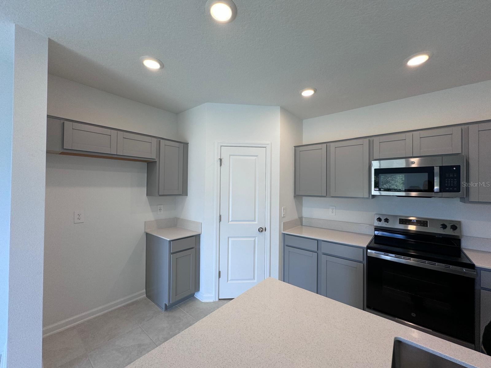 1033 WATERFALL BLVD, DAVENPORT, FL, 33837