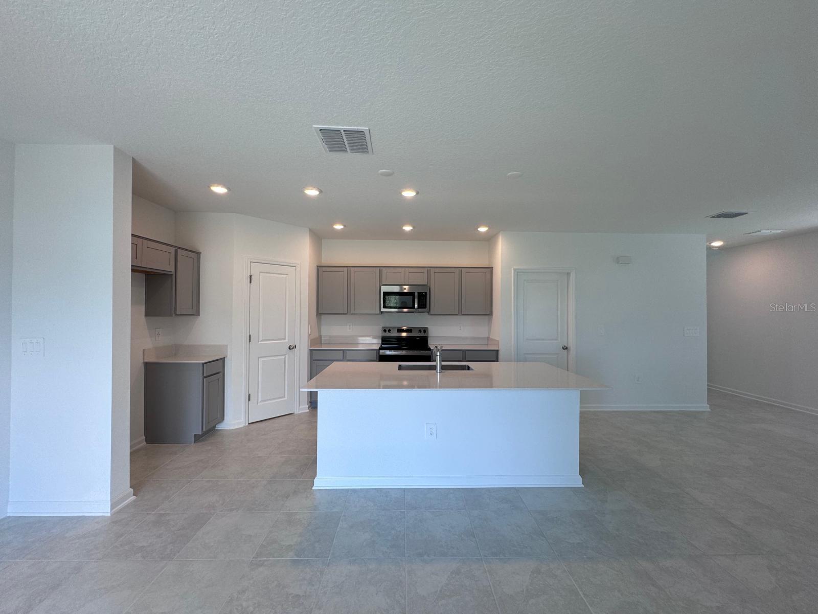 1033 WATERFALL BLVD, DAVENPORT, FL, 33837