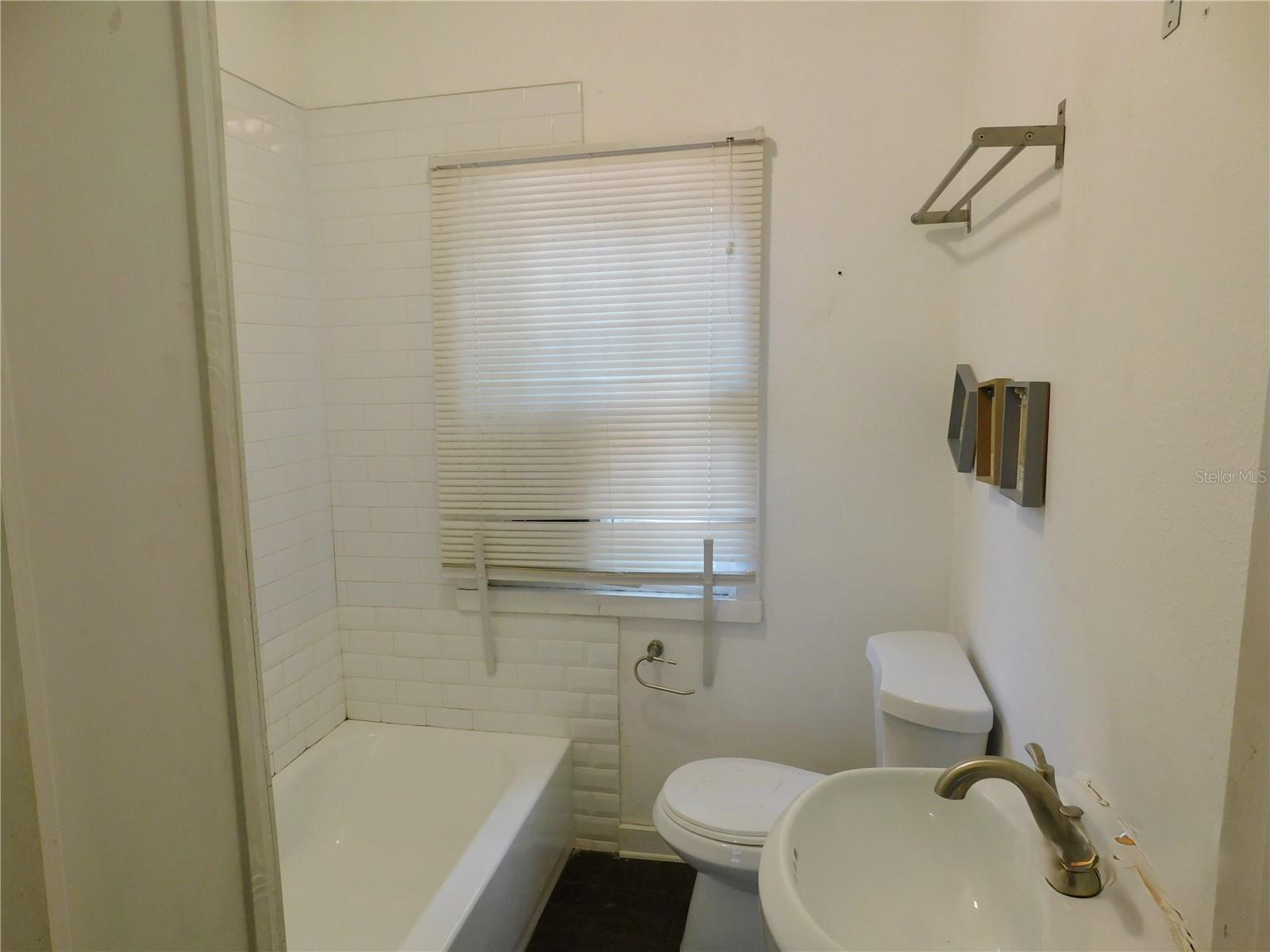 8412 N SEMINOLE AVE, TAMPA, FL, 33604