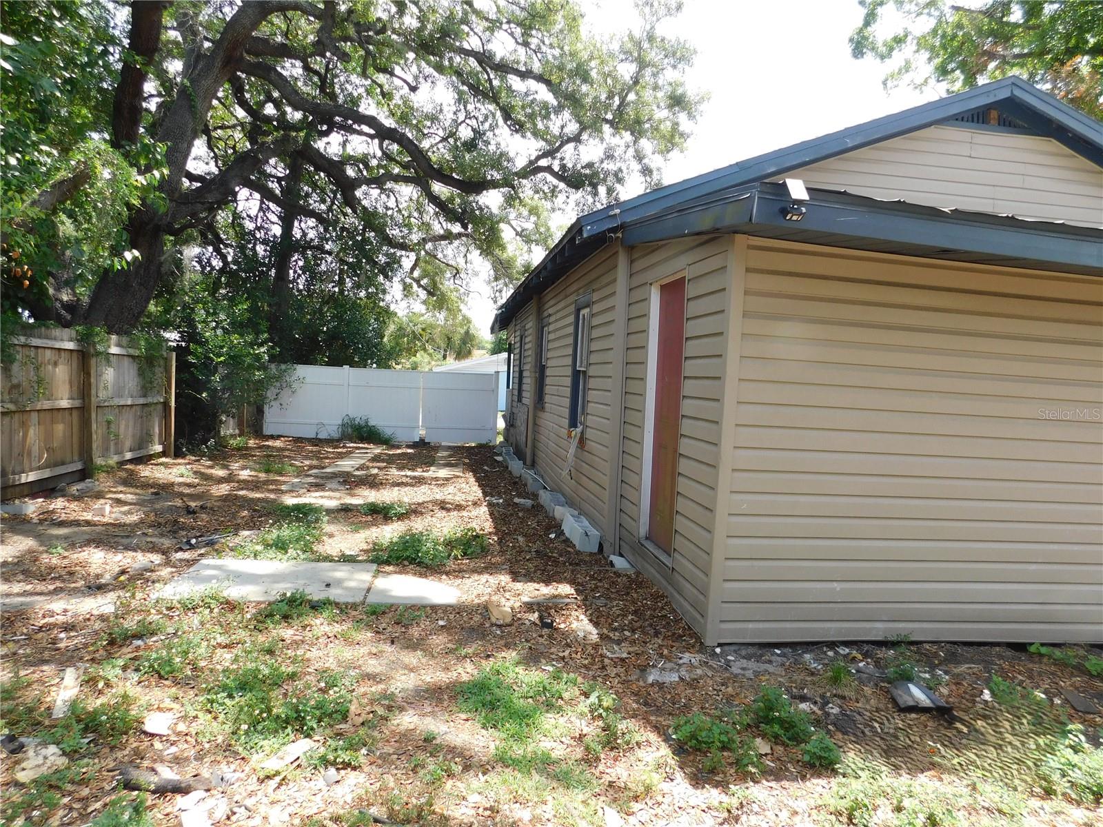 8412 N SEMINOLE AVE, TAMPA, FL, 33604
