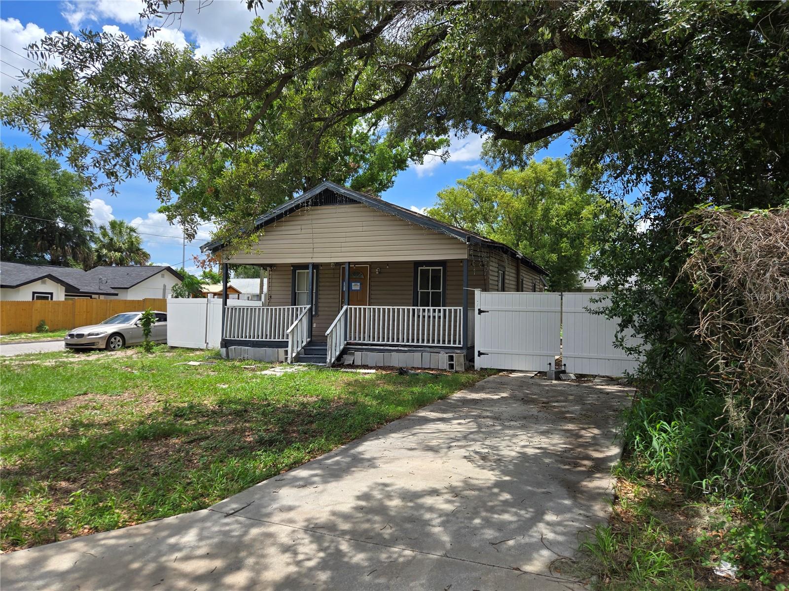 8412 N SEMINOLE AVE, TAMPA, FL, 33604