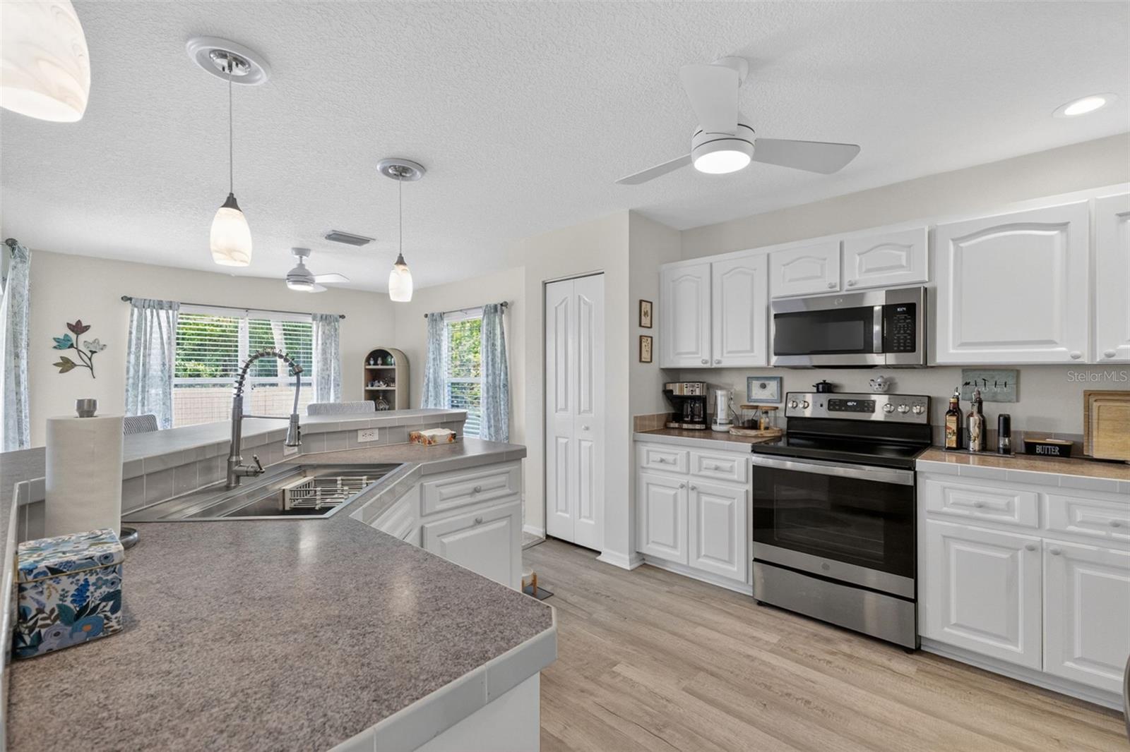 11905 LEON AVE, PORT CHARLOTTE, FL, 33981